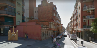 Calle Colomeres entre la calle Sant Luis, con la fuente amarilla.