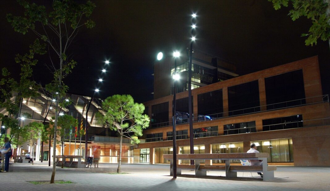 Plaza Jaume Balmes de noche. Foto: Ayuntamiento de Gavà.
