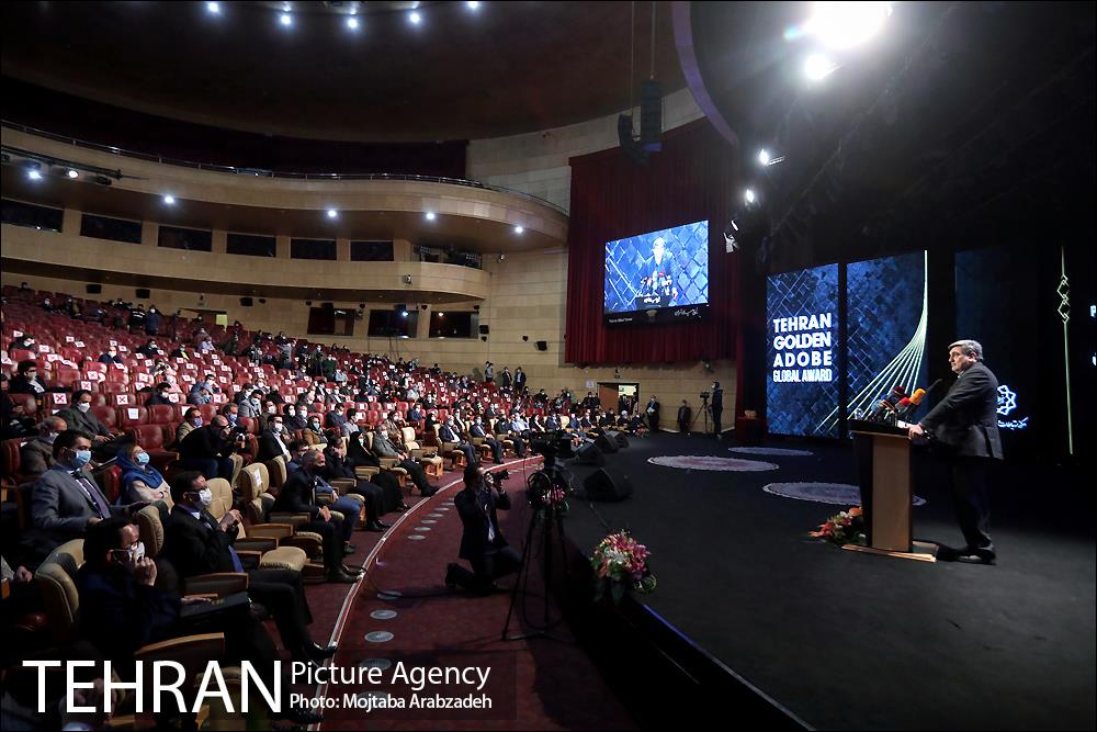 El alcalde de Therán durante la ceremonia del Tehran Golden Adobe Global Award.