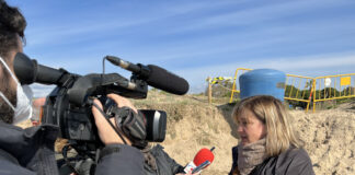 La alcaldesa de Gavà, Gemma Badia, ante los medios de comunicación.